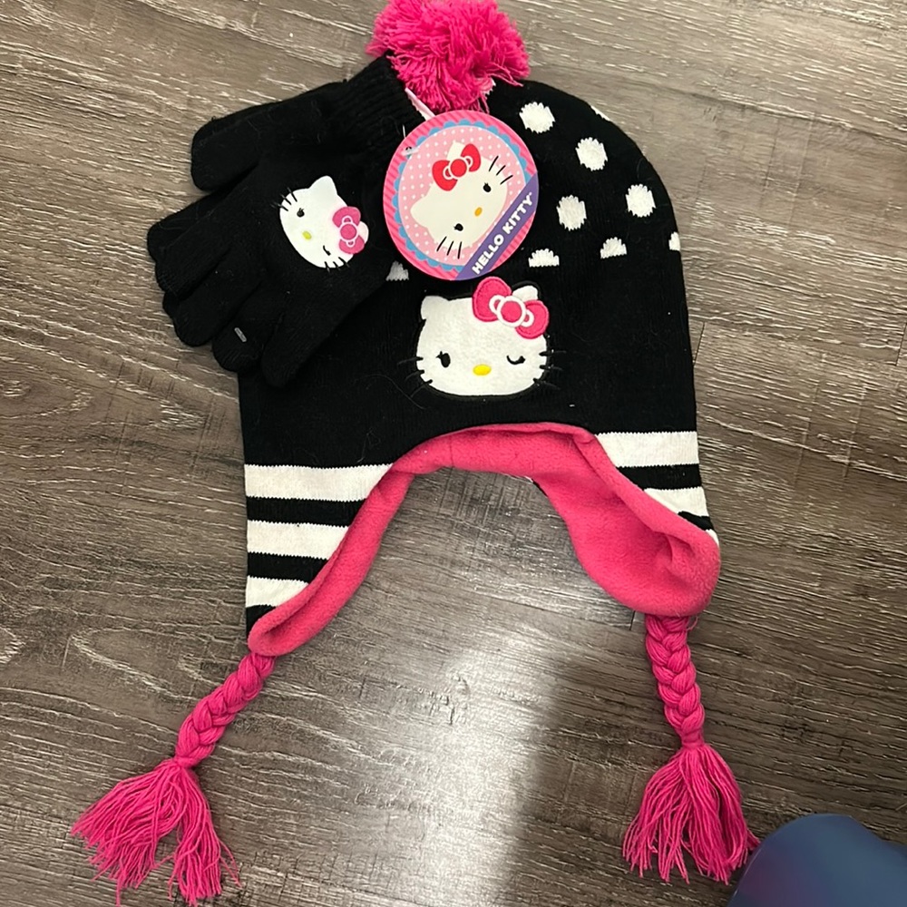 Hello kitty touque and mitten set